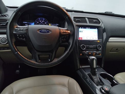 Used 2019 Ford Explorer XLT w/ Equipment Group 202A AWD/4WD image 22