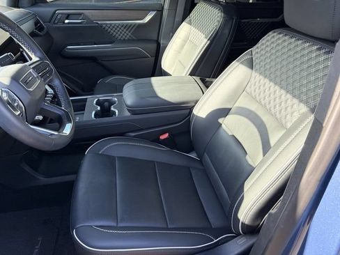 Used 2024 GMC Acadia Denali AWD/4WD image 4