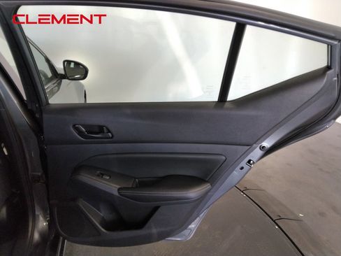 Used 2025 Nissan Altima 2.5 SV image 34