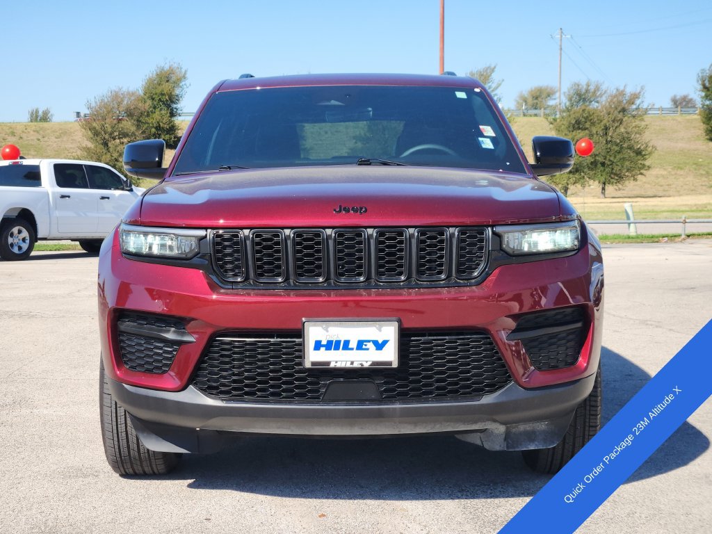 Used 2025 Jeep Grand Cherokee Altitude AWD/4WD image 2