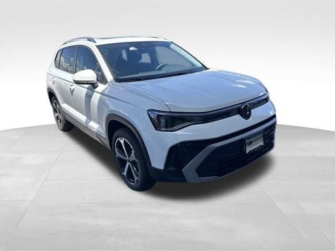 Used 2025 Volkswagen Taos SEL AWD/4WD image 2