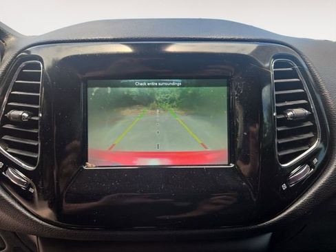 Used 2019 Jeep Compass Latitude FWD image 23