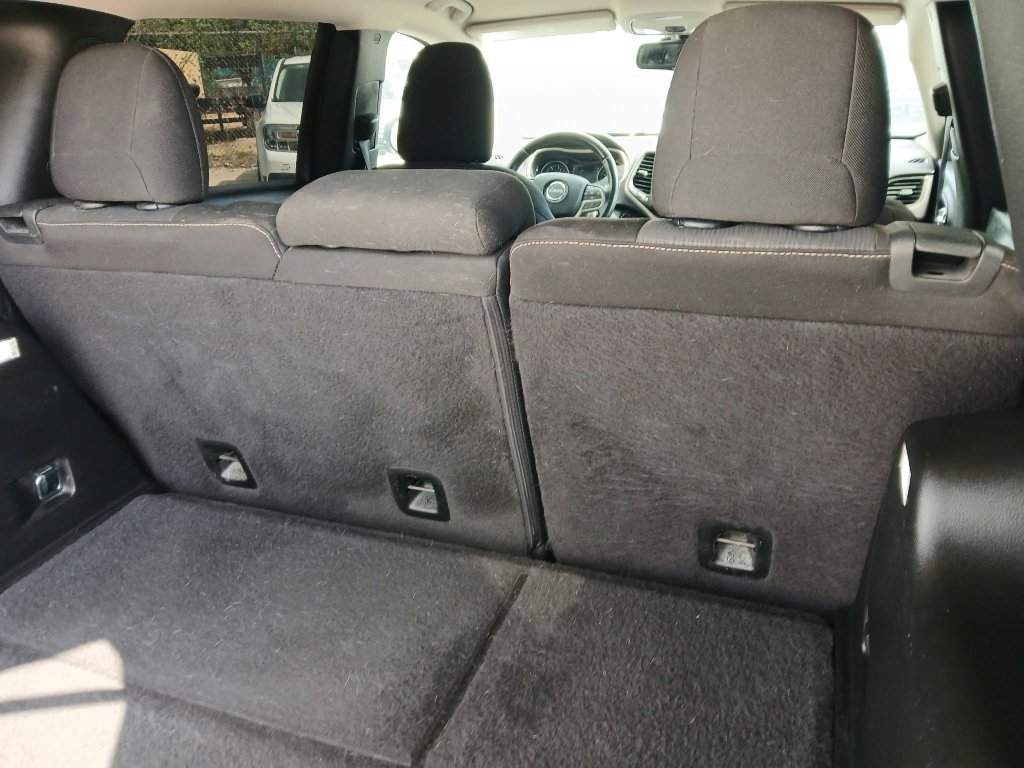 Used 2017 Jeep Cherokee Latitude FWD image 16