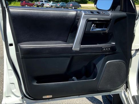 Used 2016 Toyota 4Runner Limited image 21