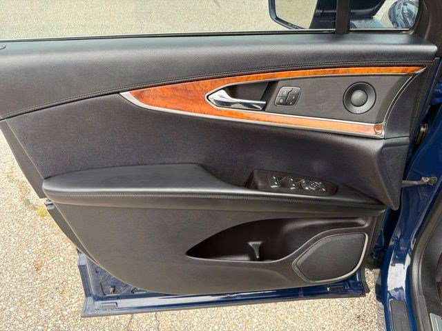 Used 2019 Lincoln Nautilus Reserve FWD image 11