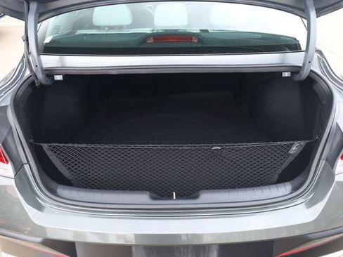 Used 2025 Hyundai Elantra Limited image 32