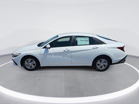 New 2026 Hyundai Elantra SE FWD image 8