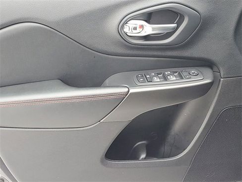 Used 2020 Jeep Cherokee Trailhawk w/ Cold Weather Group image 18