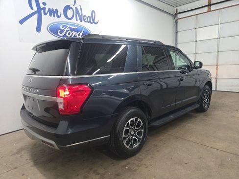 Used 2024 Ford Expedition XLT image 11