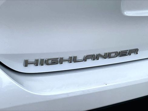 Used 2023 Toyota Highlander XLE image 30