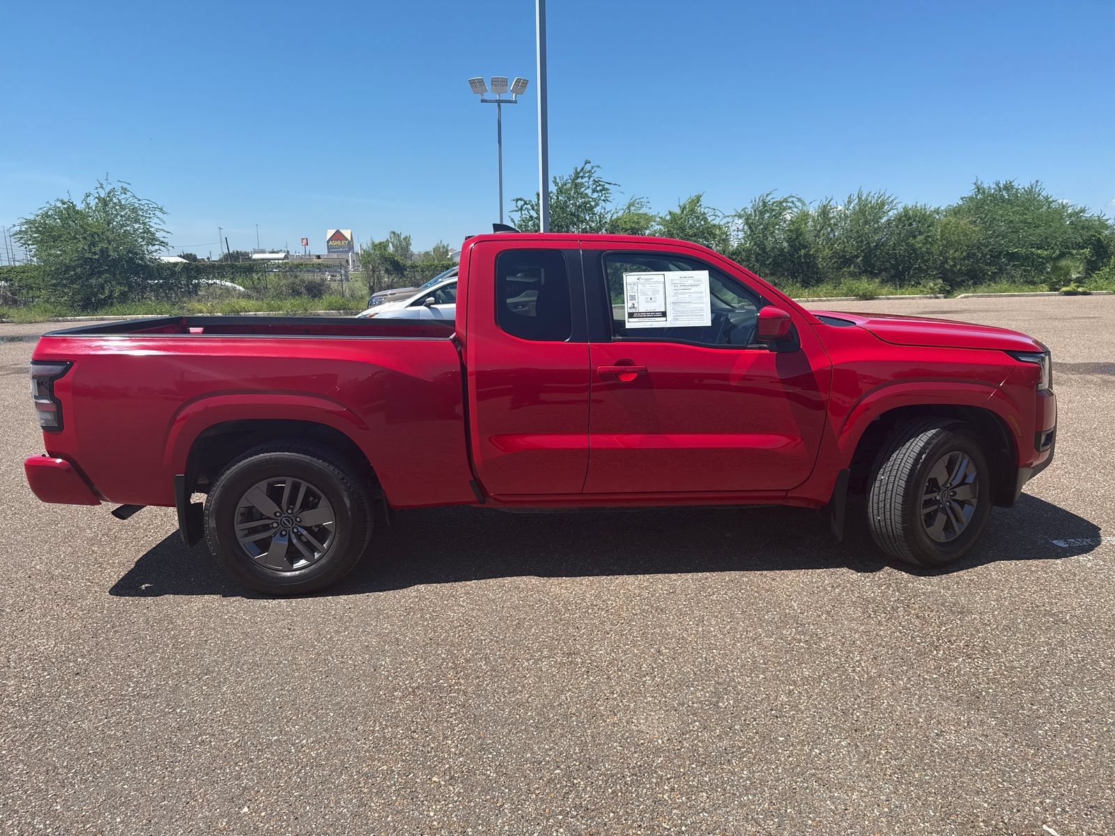 Used 2025 Nissan Frontier SV RWD image 8