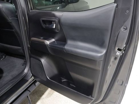 Used 2019 Toyota Tacoma Limited AWD/4WD image 22