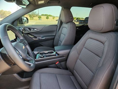 Used 2026 Chevrolet Equinox LT FWD image 7