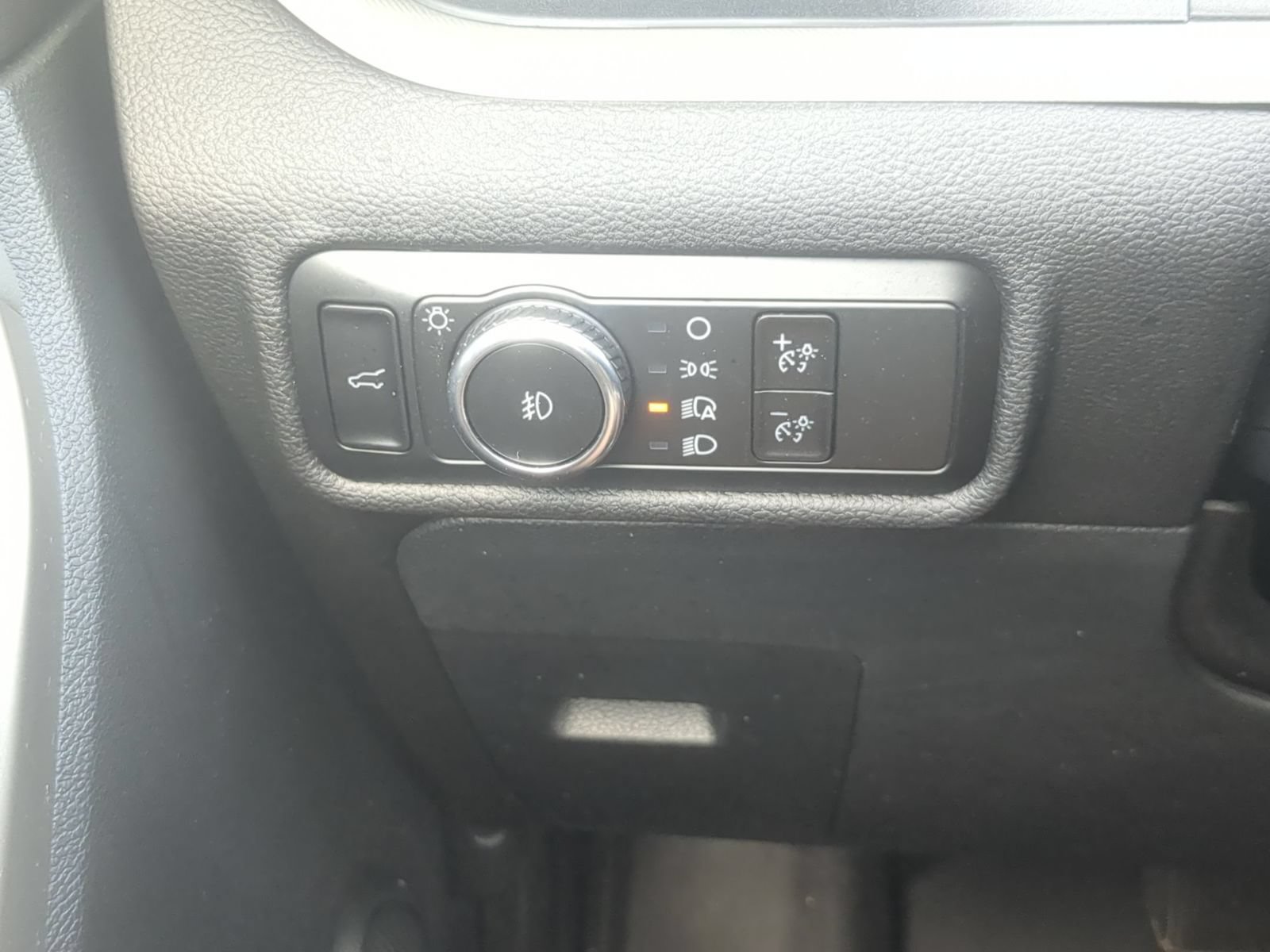 Used 2023 Ford Explorer XLT w/ Equipment Group 202A AWD/4WD image 16