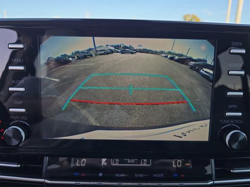 Used 2024 Toyota Sienna XLE image 19