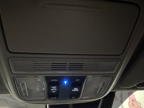 Used 2018 Honda Odyssey EX-L image 17