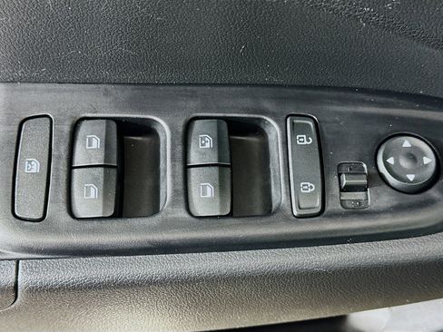 Used 2024 Hyundai Venue SEL image 15