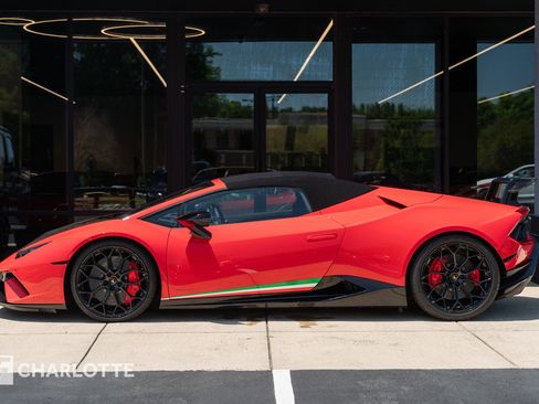Used 2018 Lamborghini Huracan Performante image 8