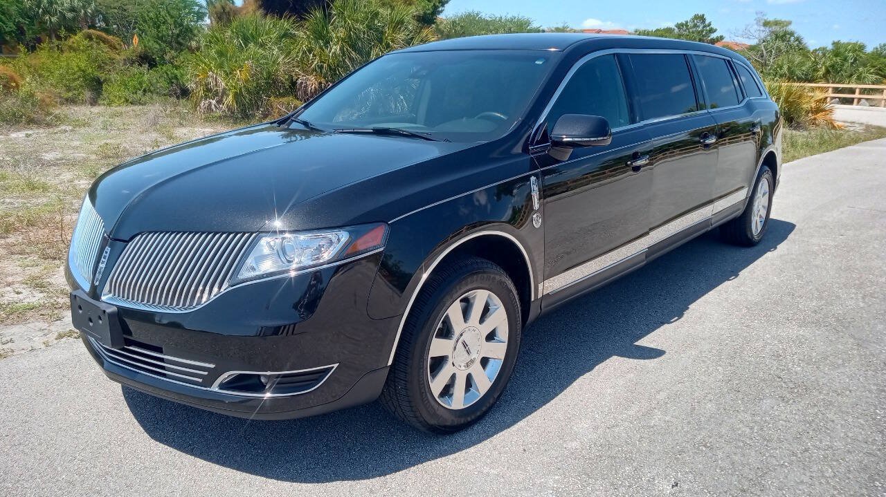 Used 2014 Lincoln MKT AWD image 2