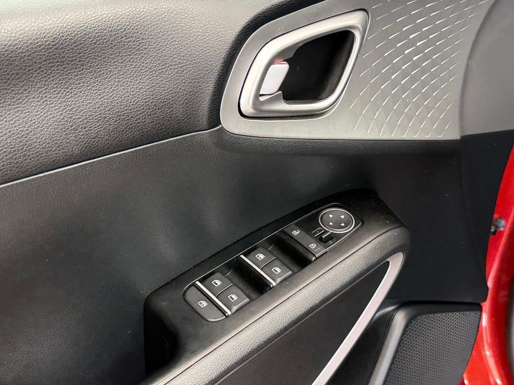 Used 2023 Kia Soul LX w/ LX Technology Package FWD image 14