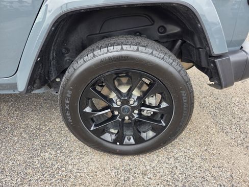 Used 2024 Jeep Wrangler Unlimited Sahara AWD/4WD image 26