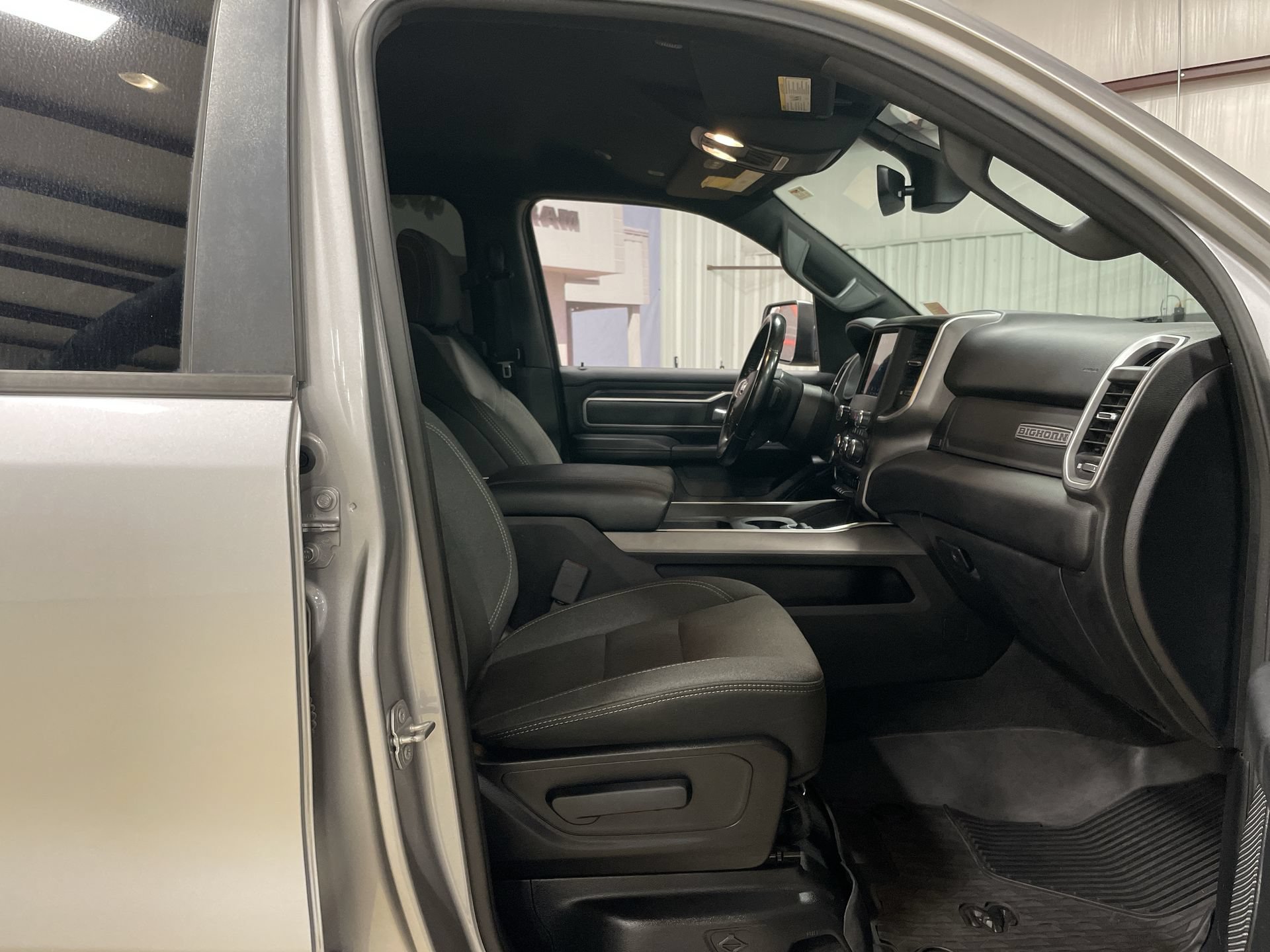 Used 2021 RAM 1500 4x4 Crew Cab image 29