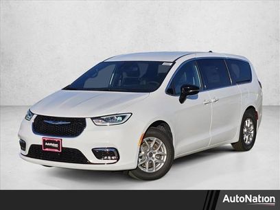 New 2025 Chrysler Pacifica Select