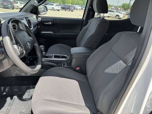 Used 2019 Toyota Tacoma TRD Sport w/ Technology Package AWD/4WD image 15