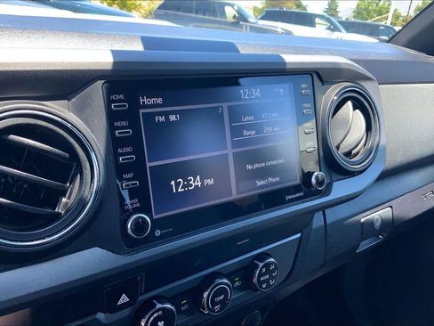 Used 2020 Toyota Tacoma TRD Sport w/ Technology Package AWD/4WD image 33