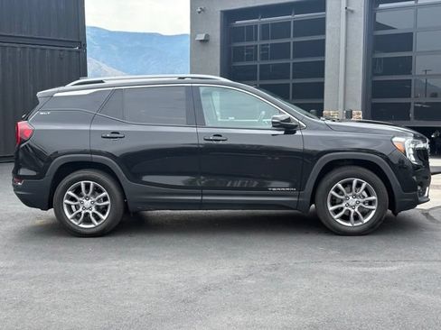 Used 2024 GMC Terrain SLT AWD/4WD image 3