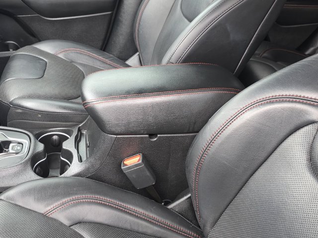 Used 2019 Jeep Cherokee Trailhawk AWD/4WD image 8