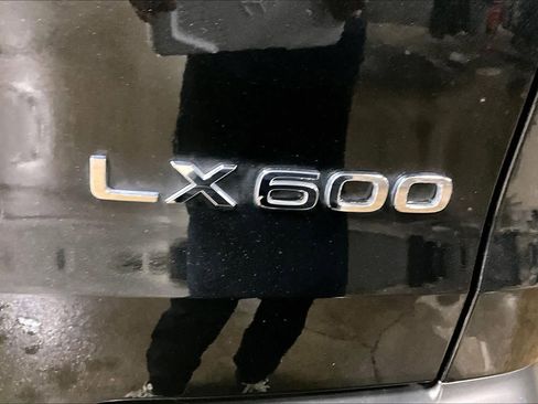 Used 2025 Lexus LX 600 4WD w/ Luxury Package image 9