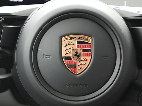 Certified 2025 Porsche Cayenne S AWD/4WD image 25
