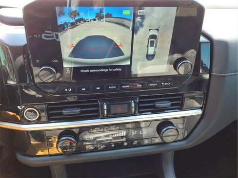 Used 2024 Nissan Pathfinder SL w/ SL Premium Package image 15