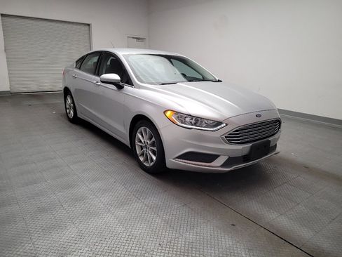 Used 2017 Ford Fusion SE image 13