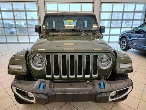 Used 2023 Jeep Wrangler Unlimited Sahara w/ Cold Weather Group image 9
