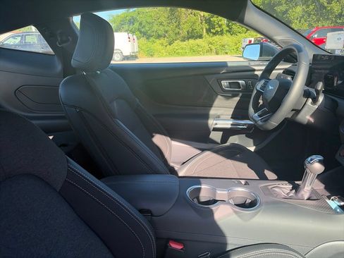 Used 2026 Ford Mustang Coupe RWD image 10