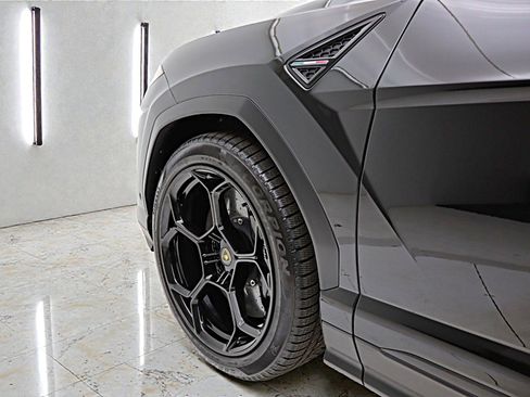 Used 2020 Lamborghini Urus image 24