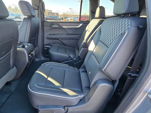 Used 2025 GMC Acadia Denali image 5