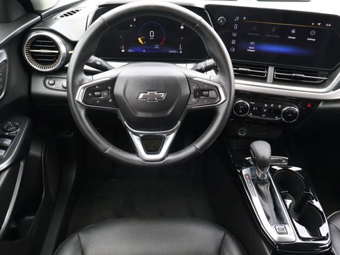 Used 2025 Chevrolet Trax ACTIV image 9