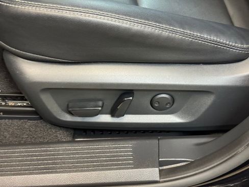 Used 2023 Nissan Rogue SL w/ SL Premium Package image 11