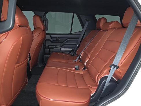 Used 2025 Toyota 4Runner SR5 AWD/4WD image 18