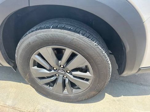 Used 2024 Nissan Pathfinder S AWD/4WD image 7