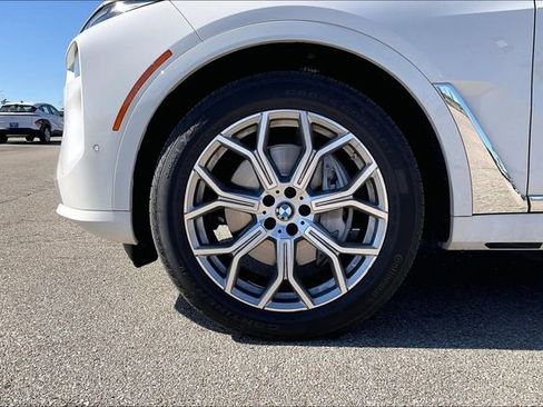 Used 2023 BMW X7 xDrive40i w/ Parking Assistance Package image 4