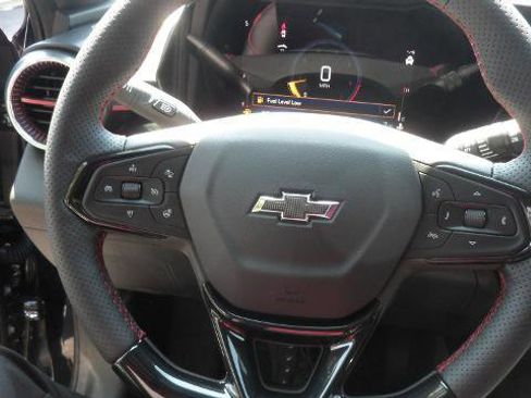 Used 2026 Chevrolet Trax RS FWD image 24
