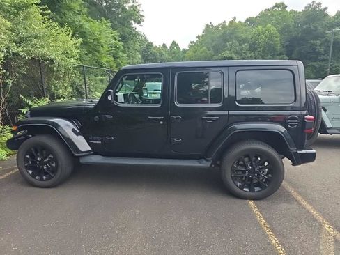 Used 2022 Jeep Wrangler Unlimited Sahara AWD/4WD image 12