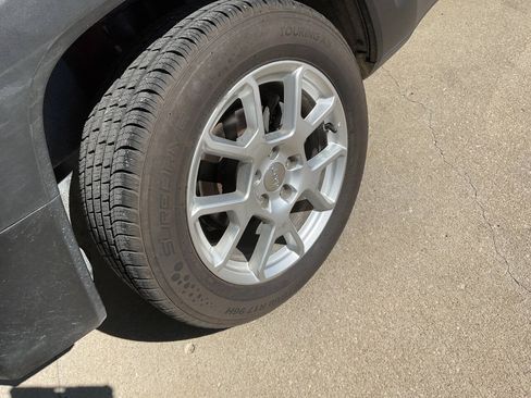 Used 2020 Jeep Renegade Latitude w/ Cold Weather Group AWD/4WD image 10