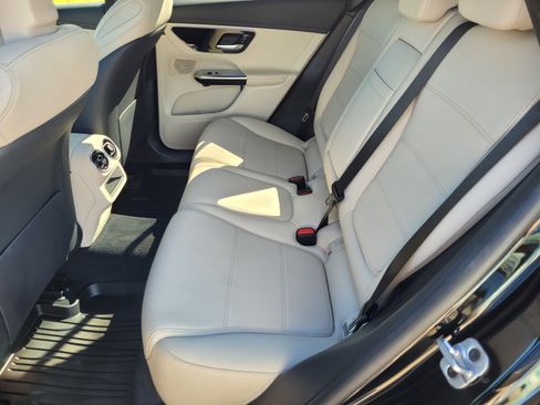 Used 2024 Mercedes-Benz GLC 300 4MATIC image 13