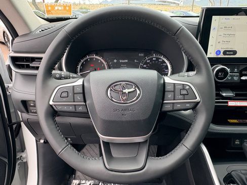 New 2026 Toyota Highlander XLE image 16