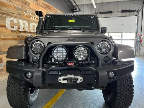 Used 2016 Jeep Wrangler Unlimited Rubicon w/ Connectivity Group AWD/4WD image 7